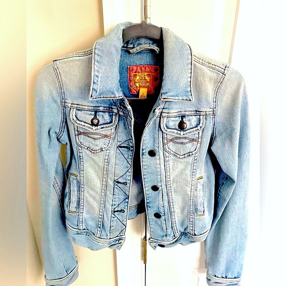 Abercrombie & Fitch Jackets & Blazers - Abercrombie Women’s Denim Jean Jacket w/ Stretch | Size: Small